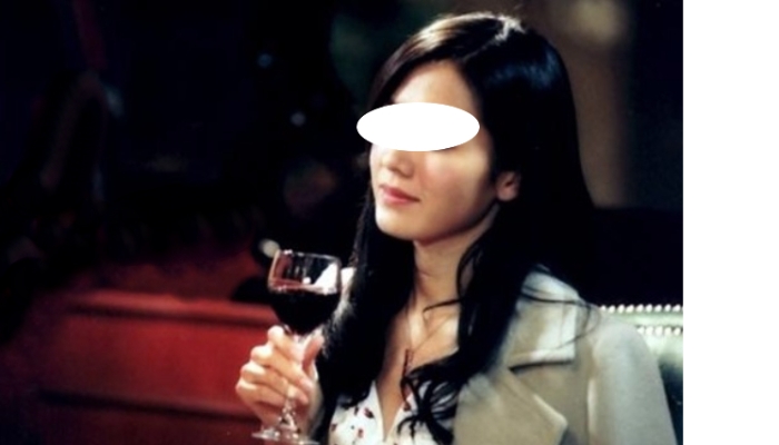 옆 테이블에 앉은 대륙녀 #2